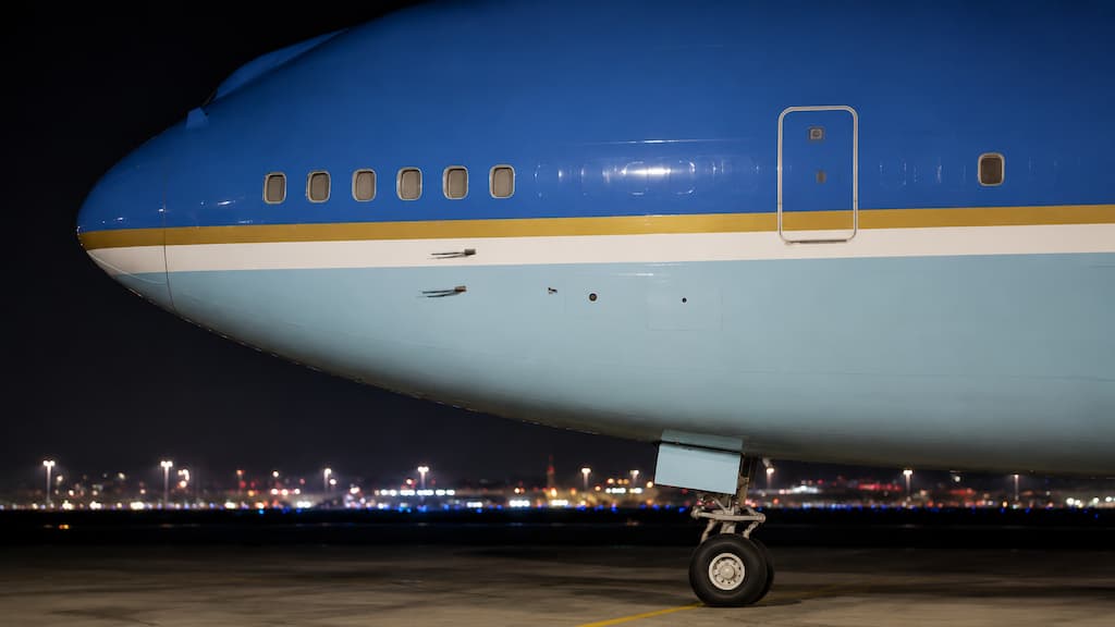 Night view of Donald Trump’s presidential-style aircraft landing in China